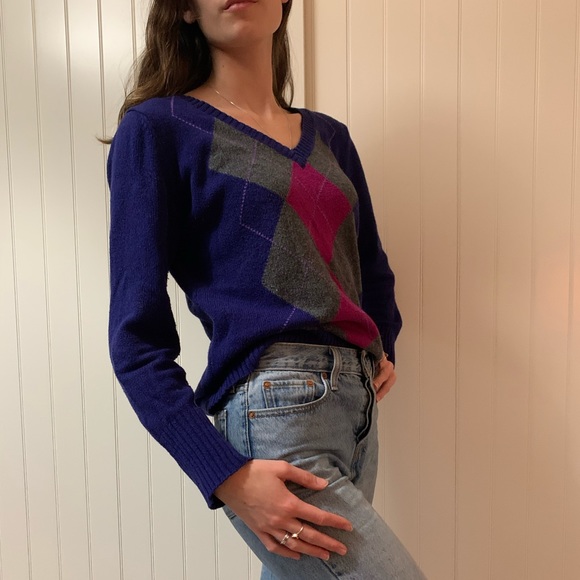 Women’s V-Neck Sweater - Picture 5 of 5